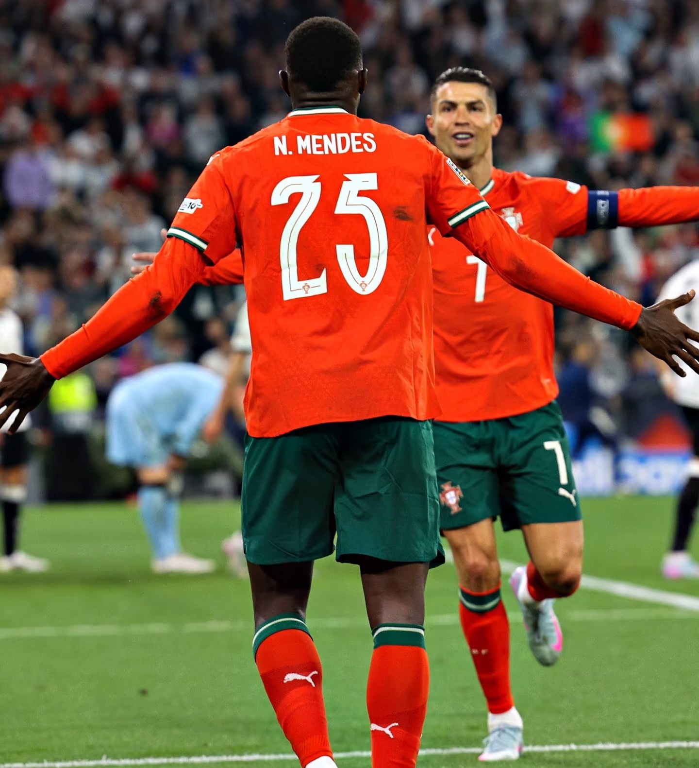 包含里程碑夜!葡萄牙体育遗憾出局,中超今夜刷纪录,信心回归,细节决定成败的词条 包含里程碑夜!葡萄牙体育遗憾出局,中超今夜刷纪录,信心回归,细节决定成败的词条